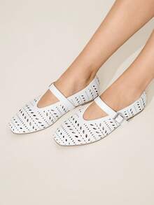 CUCCOO CHICEST أحذية نسائية ذات كعب منخفض بتصميم بسيط وفتحات بنمط عصري مريحة للقدم - أبيض - مشاهدة 4