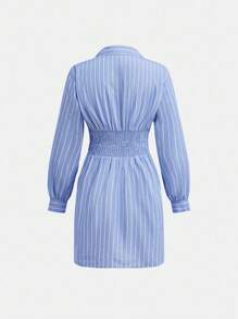 SHEIN Tween-Mädchen Lässiges Vintage Academy Hemdkleid mit blau-weiß gestreiftem Hemdkragen, Überzug, Rüschenwickel, asymmetrischem Saum und langen Ärmeln, für Ausflüge, Versammlungen, Partys und mehr - Blau - Übersicht 3