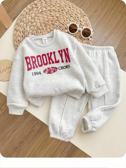 SHEIN Babygirl 可爱灰色字母印花长袖卫衣和裤子套装，秋冬