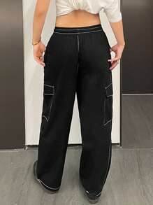 SHEIN Pantalones de carga de adolescentes con decoración de rayas de contraste, cómodos, de tiro medio y estilo minimalista casual suelto - Negro - Ver 3