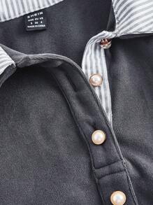 SHEIN MOD 女式撞色条纹 Polo 领短袖纽扣式迷你褶边休闲连衣裙 - 黑色 - 查看 4