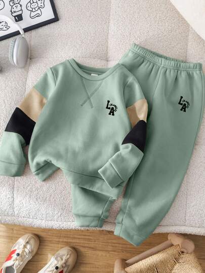 SHEIN 2 件套年轻男孩休闲舒适圆领拼接长袖连帽衫和裤子套装，适合通勤、学校、休闲、学院、儿童服装、年轻男孩服装、返校、生日派对、婚礼、洗礼、秋冬、羊毛、加厚