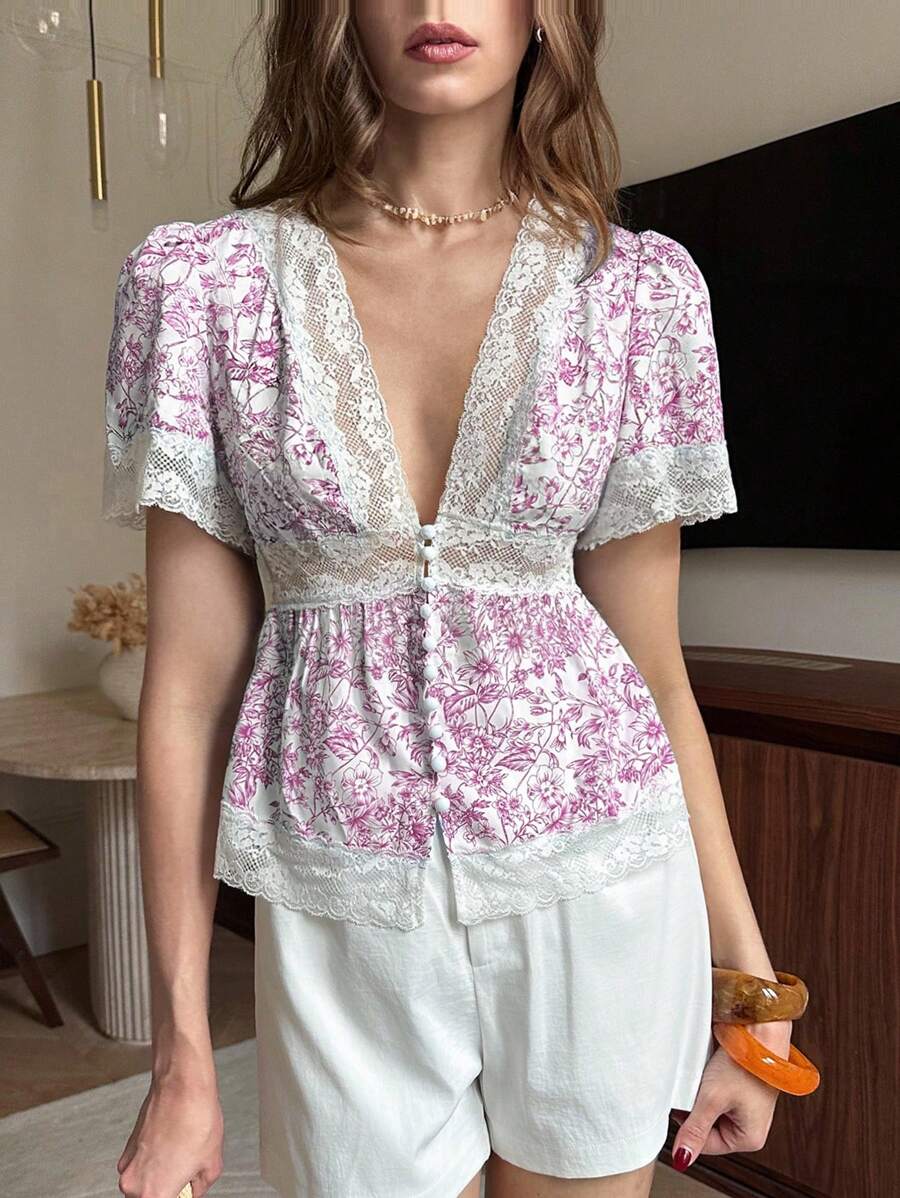 Chiquease 女士法式街头风精致蕾丝V领纽扣装饰宽松蓝白碎花短款衬衫，春夏大学校园装扮