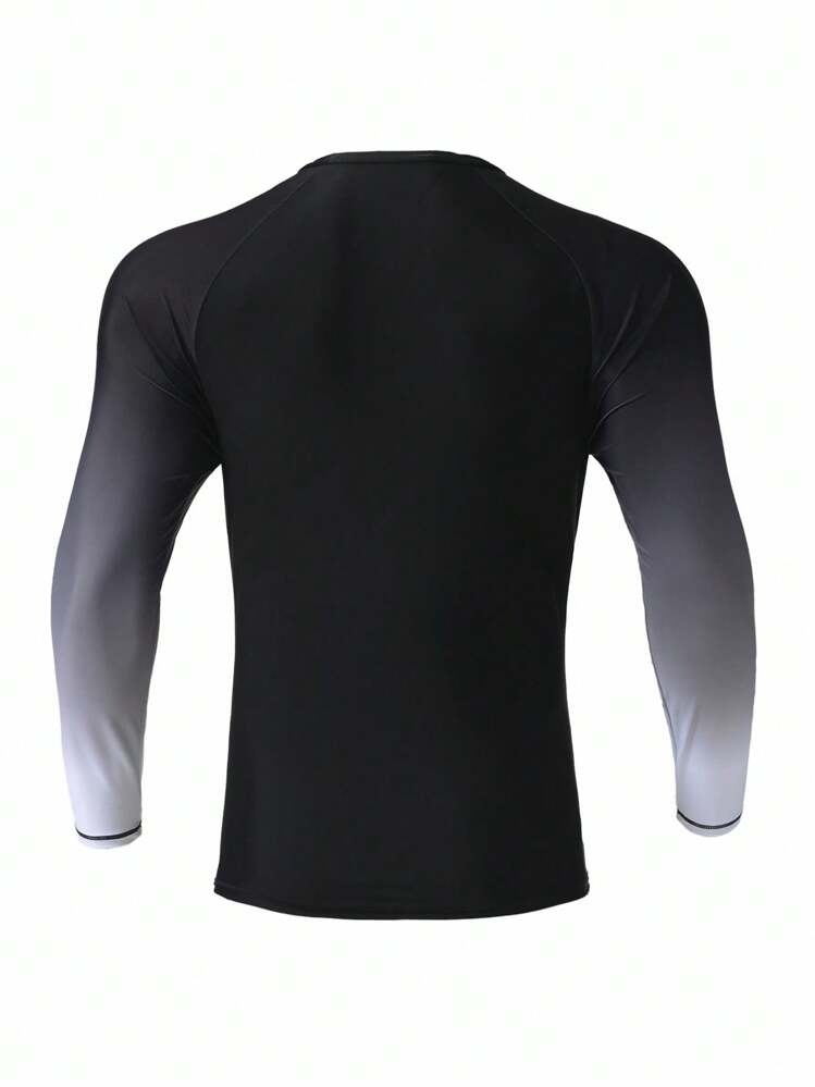 Manfinity Swimmode Camiseta de protección solar de manga larga con estampado de letras y degradado de color para hombres - Multicolor - Añade 2