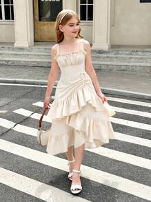 SHEIN Serisse Kids 少女杏色胸部褶皱多层不对称荷叶边吊带腰优雅连衣裙，法式仙女裙，春季郊游，情人节，生日派对，圣诞派对，情人节少女 - 米色 - 查看 9