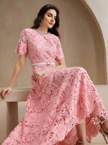 Anewsta Nuevos Llegados Vestido elegante entallado con cinturón, cuello redondo, manga corta, decoración de diamante rosa, encaje 3D floral de lujo - Rosa - Ver 2