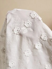 Freevana 大码夏季休闲纯色刺绣贴花衬衫 3D花朵上衣 白色蕾丝上衣 女士蕾丝上衣 女士镂空上衣 女士时尚上衣 秋季女士婚礼宾客教师装 女士假日装 - 白色 - 查看 2