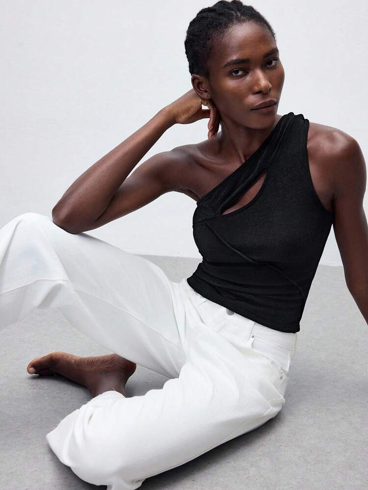 SHEIN Maija 2025 Summer New Arrivals Black Asymmetric Cutout Hollow Design Asymmetrical Neck Sleeveless Top, Fashion Casual Chic Urban Elegant Romantic Office/Business/Party/Beach/Music Festival/Wedding Guest/Brunch/Retro Street Style/Back To School Autumn, Y2K, Going Out