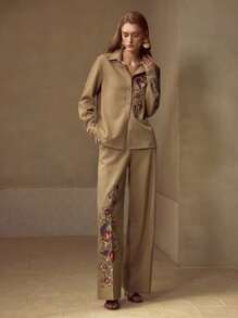 MOTF PREMIUM 花卉刺绣纽扣上衣和压褶长裤 - 卡其色 - 查看 5