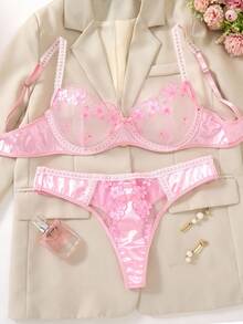 SHEIN Set de 2 piezas de lencería romántica para el Día de San Valentín con contraste de color rosa y bordado floral lindo para mujer - Rosa - Ver 5