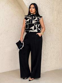 SHEIN CURVE+ Blusa sin mangas con cuello y puños con volantes decorados, de tela con estampado en blanco y negro, para mujer de talla grande, adecuada para principios de primavera, primavera y verano, selva tropical, fiesta en la playa, vacaciones en la , fiesta junto a la fogata, fresca y ligera, ajuste ceñido, cómoda de llevar, fácil de combinar y estiliza la figura. - Blanco y Negro - Ver 6