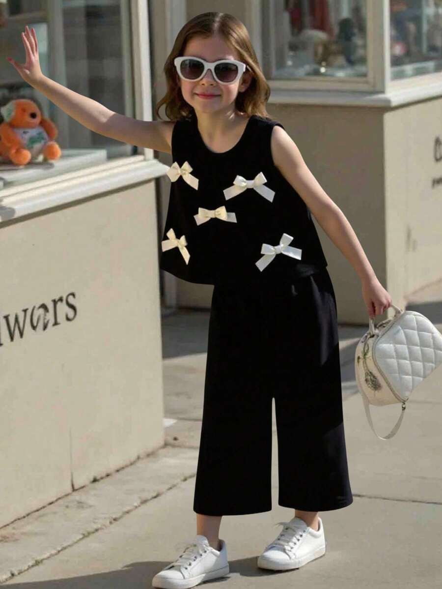 SHEIN Elladie kids 2 件套幼儿女童时尚可爱 3D 蝴蝶结装饰无袖背心和七分裤套装，适合日常穿着、度假和外出，春夏季 - 黑色 - 查看 1