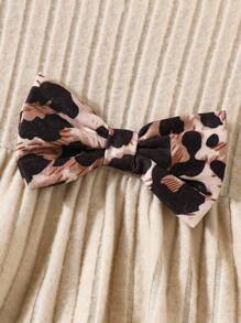 SHEIN 年轻女孩 2 件套针织纯色圆领拼接豹纹蝴蝶结和豹纹裤套装 - 彩色 - 查看 5