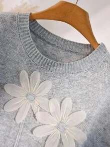 CosyJoli 女士加大码圆领无袖灰色针织毛衣，胸前 3D 花卉设计，休闲时尚套头衫，适合通勤和日常穿着，2025 年新品 - 灰色 - 查看 5