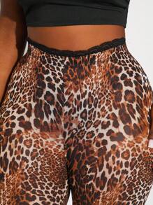 SHEIN SXY Leggings moulants grande taille pour femmes, sexy et élégants, avec imprimé léopard, patchwork en dentelle et maille, fente haute. Convient pour le port quotidien, les festivals, les sorties, les anniversaires, les enterrements de vie de jeune fille, les mariages, les tenues élégantes ou décontractées, les sorties shopping, le streetwear. Facile à assortir, affinant la silhouette et mettant en valeur la morphologie.