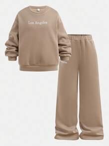 SHEIN Conjunto informal de niña preadolescente con sudadera holgada de manga larga con cuello redondo y pantalón de pierna ancha recta a juego, con bordado gráfico de Los Ángeles, cómodo conjunto de punto, conjunto de chándal, conjunto de sudadera color caqui - Caqui - Ver 2