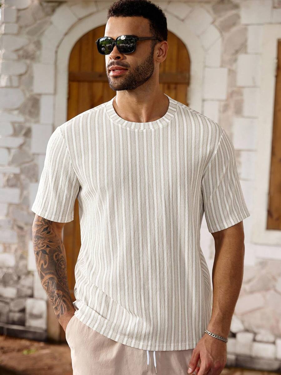 Manfinity Homme T-shirt casual da uomo taglia extra con scollo a girocollo, maniche corte e righe per l'estate - Albicocca - Visualizzare 1