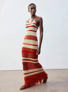 Maija Vestido de diseño de patchwork y flecos en rojo y albaricoque, ajuste ajustado, estilo bohemio para vacaciones y playa, diseño único y de moda, ropa de mujer para primavera/verano, atuendo de playa estilo boho chic, look estilo occidental para el festival de música Coachella