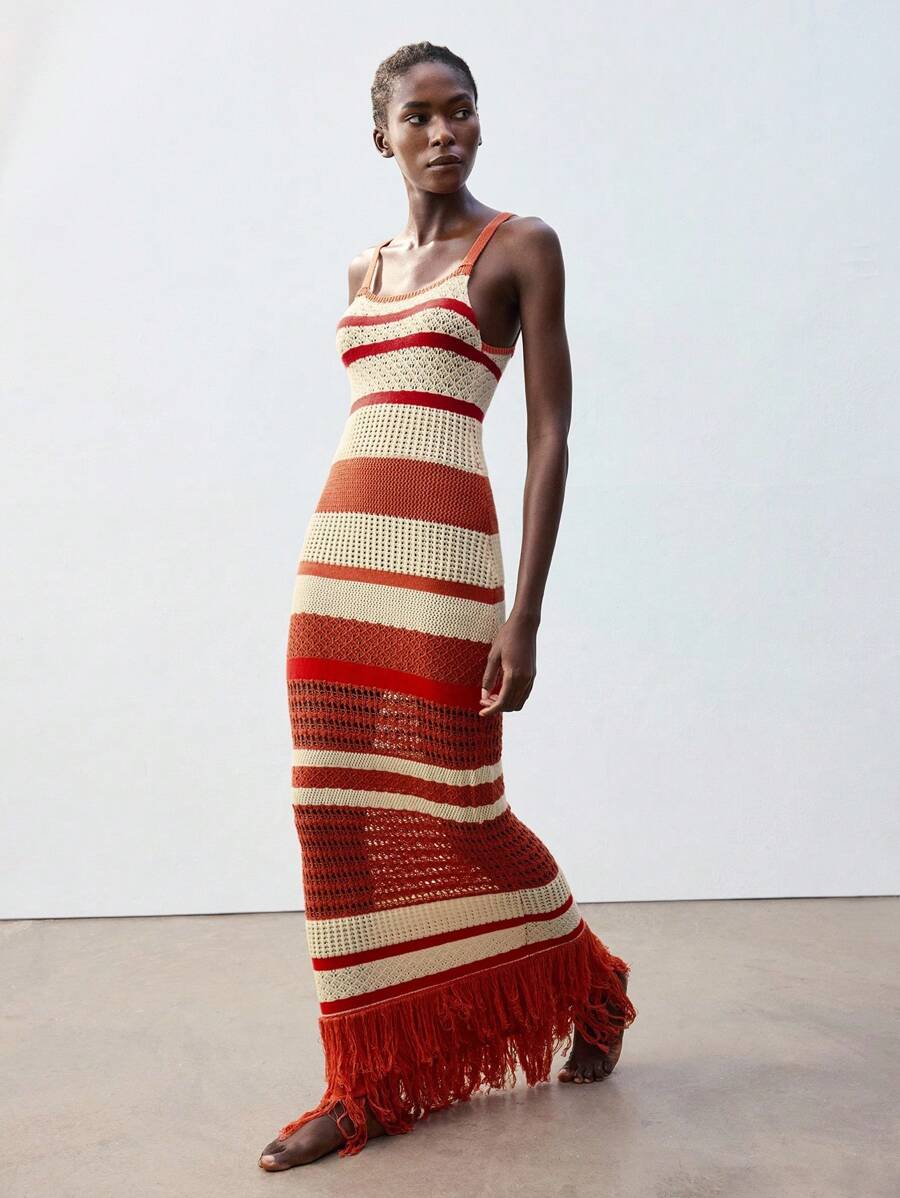 Maija Vestido de diseño de patchwork y flecos en rojo y albaricoque, ajuste ajustado, estilo bohemio para vacaciones y playa, diseño único y de moda, ropa de mujer para primavera/verano, atuendo de playa estilo boho chic, look estilo occidental para el festival de música Coachella