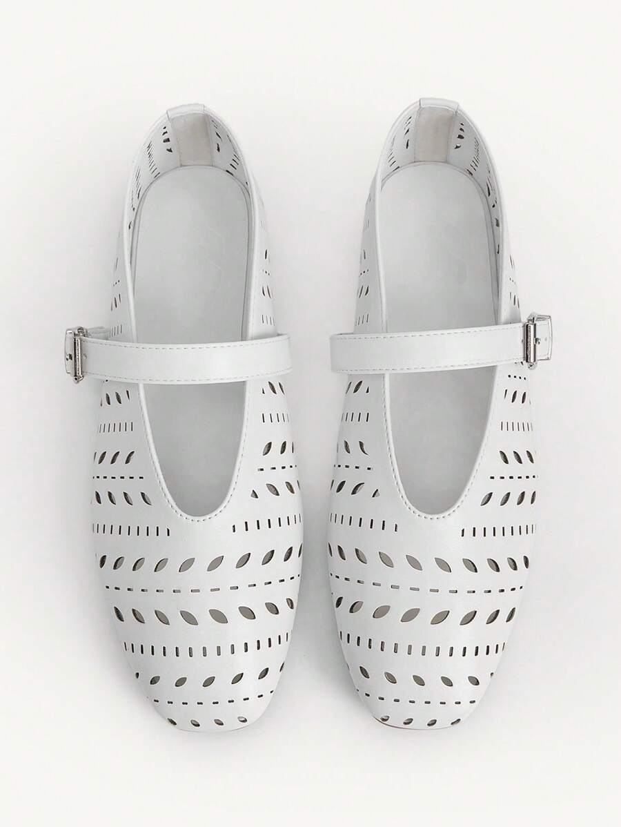 CUCCOO CHICEST أحذية نسائية ذات كعب منخفض بتصميم بسيط وفتحات بنمط عصري مريحة للقدم - أبيض - مشاهدة 1