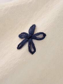 CosyJoli 大码女式 3D 花卉装饰圆领休闲针织背心，秋冬外出上衣 - 白色 - 查看 5