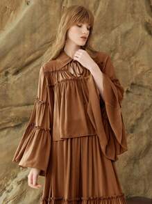 Arave 女士雪纺褶皱荷叶边系领宽松飘逸衬衫，秋季女装，外出上衣，波西米亚风美拉德印花 - 摩卡棕 - 查看 3