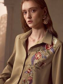 MOTF PREMIUM 花卉刺绣纽扣上衣和压褶长裤 - 卡其色 - 查看 6