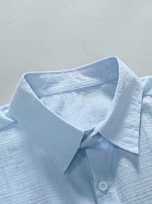 Manfinity Homme Men's Solid Color Short Sleeve Shirt And Pants Set With INS Inspiration: A Set Featuring A Short-Sleeve Light Blue Shirt With Geometric Knitted Jacquard Texture Paired With White Long Pants. This Outfit Exudes Elegance And Romance, Perfect For A Hawaiian Seaside Vacation Or Daily Wear, Old Money Style, Cozy Outfits - Blue - View 3