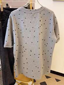 SHEIN Camiseta de cuello redondo de manga corta regular con estampado aleatorio de lunares para mujeres - Gris Claro - Ver 2