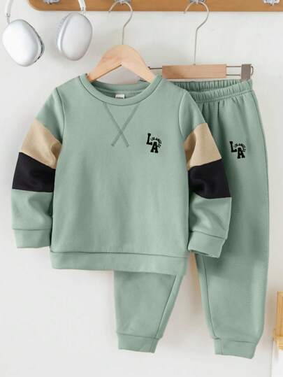 SHEIN 2 件套年轻男孩休闲舒适圆领拼接长袖连帽衫和裤子套装，适合通勤、学校、休闲、学院、儿童服装、年轻男孩服装、返校、生日派对、婚礼、洗礼、秋冬、羊毛、加厚