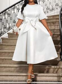 SHEIN Lady 春夏优雅端庄派对婚礼情人节鸡尾酒会音乐会/音乐节白色梭织缎面圆领舞会礼服喇叭形大蝴蝶结腰带中长款短袖大码连衣裙优雅服装生日和活动礼服教堂礼服婚纱节日礼服白色连衣裙