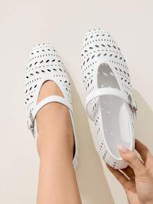 CUCCOO CHICEST أحذية نسائية ذات كعب منخفض بتصميم بسيط وفتحات بنمط عصري مريحة للقدم - أبيض - مشاهدة 2