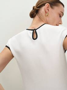 BizChic Blusa de verano 2025 de nueva llegada para el Día de la Independencia, festival de música, fiesta de verano, adecuada para invitados de boda, brunch, uso casual urbano, versátil para el día a día, nueva primavera/verano, elegante camiseta de mujer de cuello redondo en color blanco