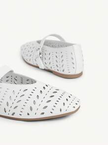 CUCCOO CHICEST أحذية نسائية ذات كعب منخفض بتصميم بسيط وفتحات بنمط عصري مريحة للقدم - أبيض - مشاهدة 10