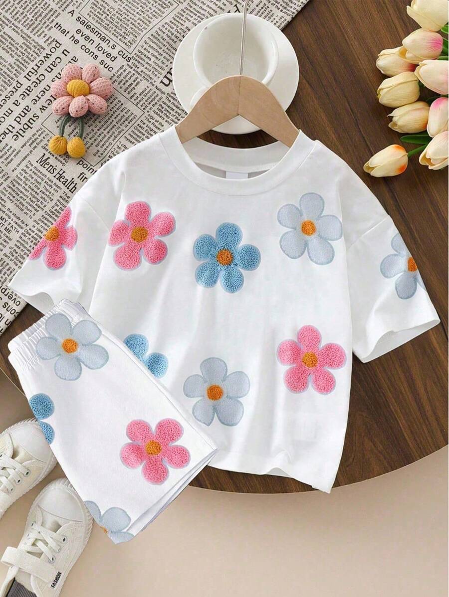 SHEIN Vintaside Kids 2 件套青少年女孩休闲时尚舒适简约可爱花卉印花短袖 T 恤和短裤套装，夏季 - 彩色 - 查看 1