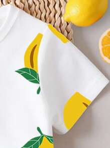 SHEIN 2 件套男婴休闲假日柠檬印花短袖 T 恤和黄色短裤套装，有趣的印花服装，适合夏季外出