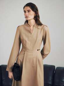 Uhlyne Uhlyne Đầm nữ thanh lịch, đơn giản, thoải mái, thời trang cơ bản, kiểu dáng vintage, cổ chữ V, xếp ly, dễ bảo quản, màu be, mùa thu, tối giản, trang phục công sở, đồng phục giáo viên, tựu trường, mùa thu, trang phục trung tính, phong cách công sở thường ngày, đầm màu be kiểu cổ điển cho nữ, đầm công sở thường ngày, đầm blazer cho nữ. - Màu Khaki - Xem 9