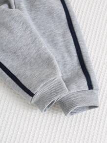 Cozy Pixies Bộ 2 món/Bộ áo nỉ dài tay cổ tròn in chữ hoạt hình cho bé trai kèm quần cạp chun co giãn màu tương phản - Nhiều màu - Xem 7