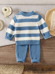 SHEIN Vintaside Kids 男婴条纹圆领长袖毛衣和针织裤休闲套装；男婴毛衣套装；男婴蓝色针织套装；蓝白条纹婴儿毛衣；男婴针织两件套；男婴针织裤；男婴针织两件套；男婴针织裤；男婴柔软条纹长袖毛衣和裤子套装，日常保暖舒适；男婴蓝白条纹长袖毛衣套装，冬季舒适；男婴蓝白条纹长袖毛衣针织套装，秋季穿着。