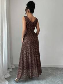 Rafferiza 女士优雅豹纹网眼圆领褶饰束腰 A 字长裙，无袖 - 咖啡 - 查看 4
