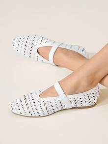 CUCCOO CHICEST أحذية نسائية ذات كعب منخفض بتصميم بسيط وفتحات بنمط عصري مريحة للقدم - أبيض - مشاهدة 3