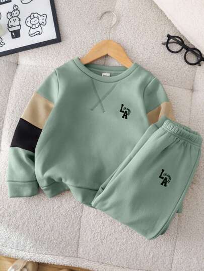 SHEIN 2 件套年轻男孩休闲舒适圆领拼接长袖连帽衫和裤子套装，适合通勤、学校、休闲、学院、儿童服装、年轻男孩服装、返校、生日派对、婚礼、洗礼、秋冬、羊毛、加厚