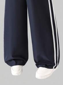 SHEIN Pantaloni sport casual personalizați cu imprimeu color block pentru fete preadolescente, culori vibrante, decor grafic cu cifre, croială lejeră pentru sport și ținute casual, perfecți pentru vară
