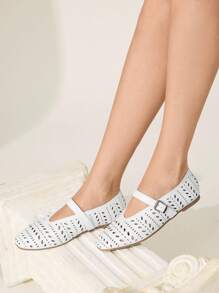 CUCCOO CHICEST أحذية نسائية ذات كعب منخفض بتصميم بسيط وفتحات بنمط عصري مريحة للقدم - أبيض - مشاهدة 6