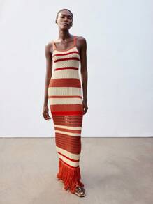 Maija Vestido de diseño de patchwork y flecos en rojo y albaricoque, ajuste ajustado, estilo bohemio para vacaciones y playa, diseño único y de moda, ropa de mujer para primavera/verano, atuendo de playa estilo boho chic, look estilo occidental para el festival de música Coachella