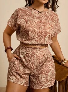 SHEIN LUNE 大码女式夏季度假风格 Schiffy 全印花蝙蝠袖短款上衣和纸袋腰宽松短裤两件套 波西米亚风两件套 棕色两件套 女式两件套 夏季佩斯利两件套 度假装 女式 2 件套 - 彩色 - 查看 6