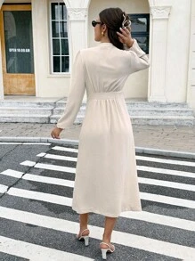 Serisse 女式纯色缺口V领长袖单排扣休闲中长连衣裙 - 杏色 - 查看 4