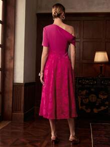 ZEYLAH Vestido largo de verano elegante para damas con cuello asimétrico, panel con aplicación de flor de jacquard y bajo acampanado - Rosa Fucsia - Ver 3