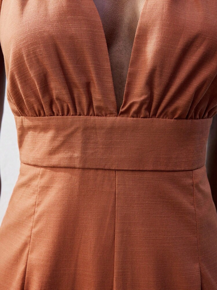 SHEIN Maija New Spring/Summer Brown Shoulder Metal Buckle Decor Urban Resort Modern Elegant Romantic Lady's Mid-Length Dress, Suitable For Outings, Holiday Parties, Music Festivals, Vintage Style Brunch Outfit