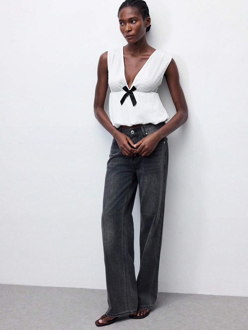 SHEIN Maija White Bow Decor V-Neck Sleeveless Pleated Top For Women, Elegant, Comfortable, Minimalist, Versatile, Slimming, Suitable For Autumn, Halloween